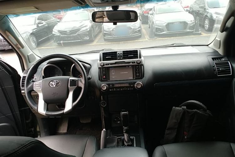 Used Toyota Prado 2016 2.7L Automatic Standard Edition Center Console