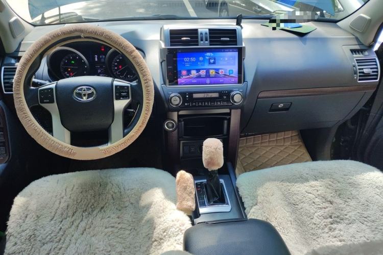 Used Toyota Prado 2016 3.5L Automatic TX-L Center Console