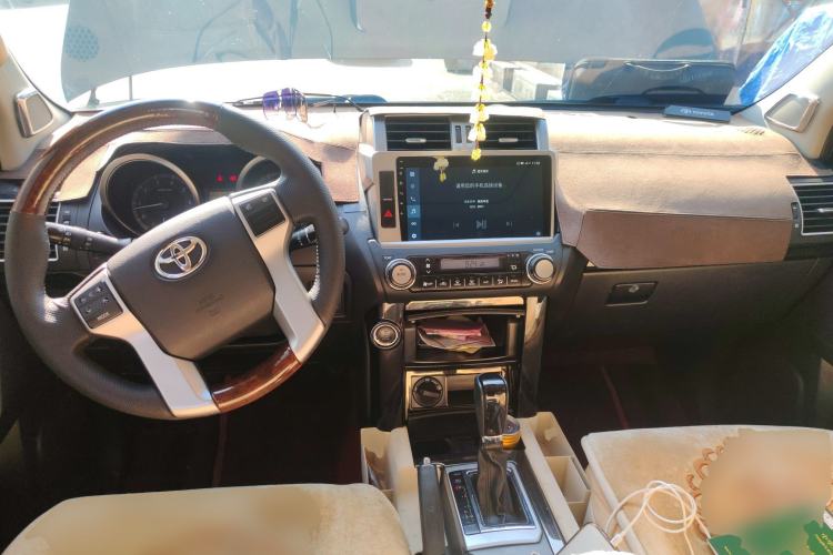 Used Toyota Prado 2016 2.7L Automatic Standard Edition Center Console