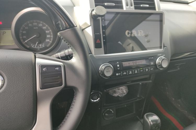 Used Toyota Prado 2016 2.7L Automatic Standard Edition Center Console