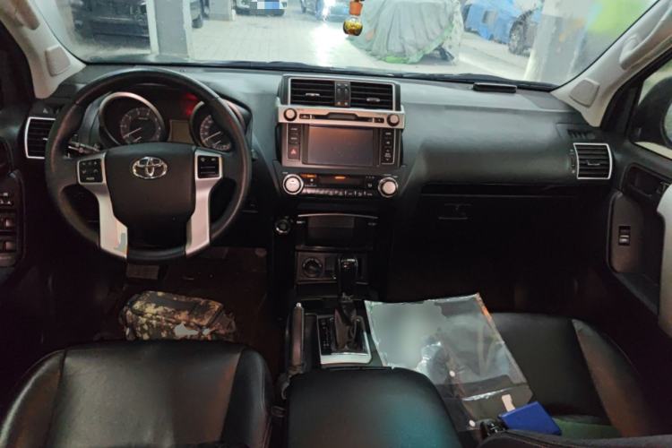 Used Toyota Prado 2016 2.7L Automatic Standard Edition Center Console