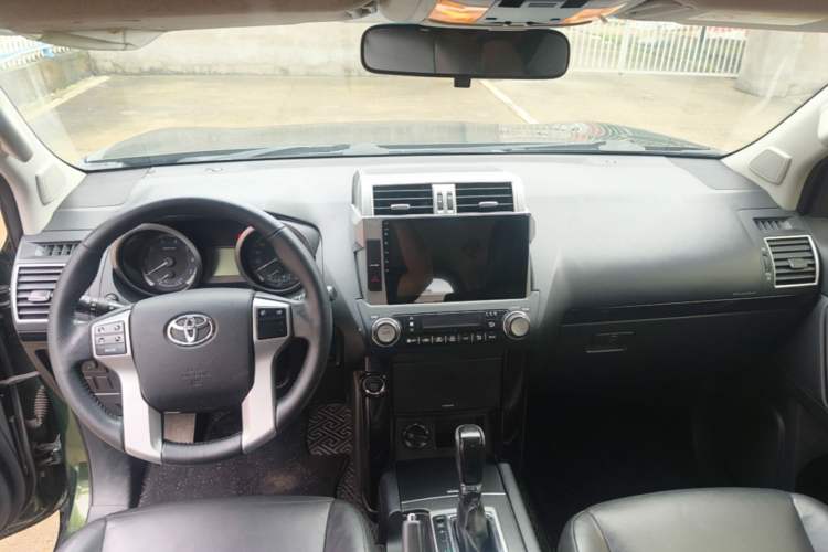 Used Toyota Prado 2016 2.7L Automatic Standard Edition Center Console