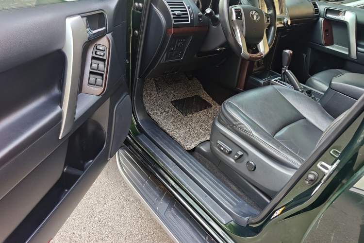 Used Toyota Prado 2016 3.5L Automatic TX-L Driver Seat