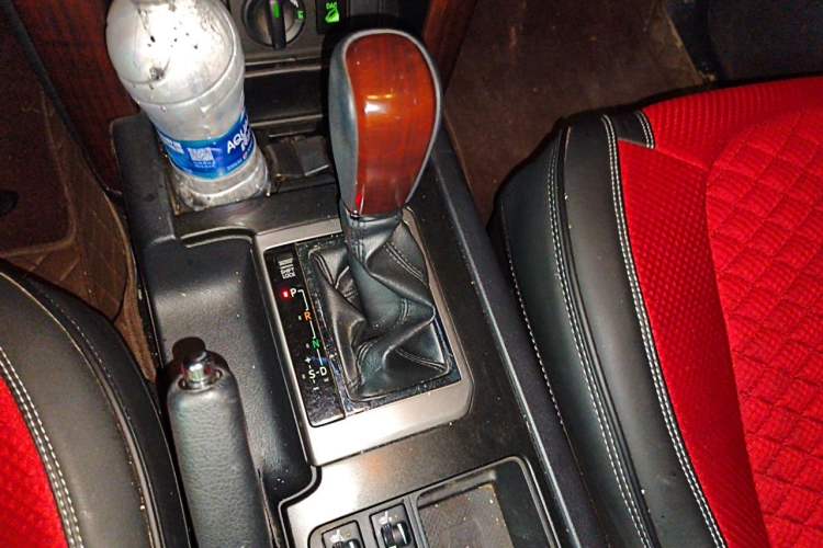 Used Toyota Prado 2016 3.5L Automatic TX-L Gear Lever