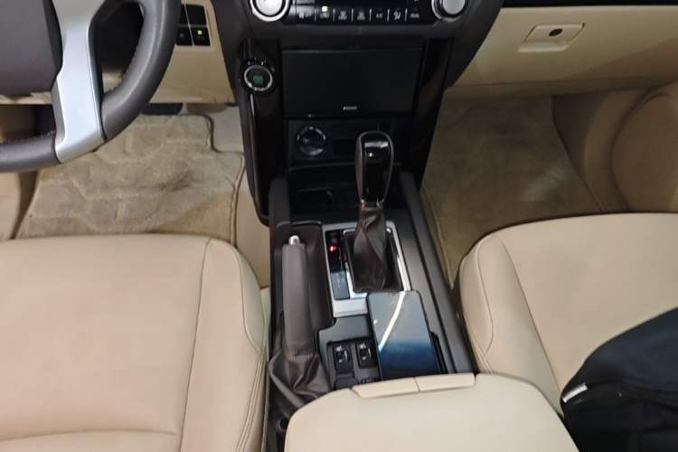 Used Toyota Prado 2016 2.7L Automatic Standard Edition Gear Lever