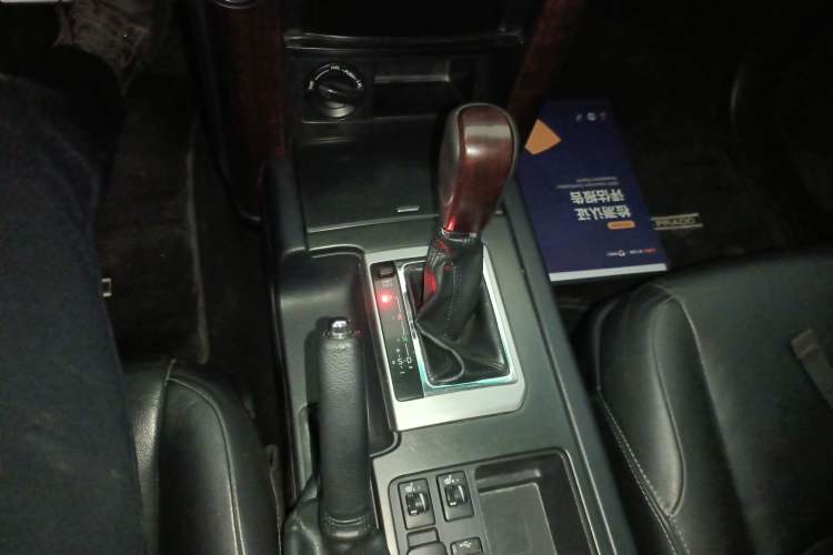 Used Toyota Prado 2016 2.7L Automatic Standard Edition Gear Lever