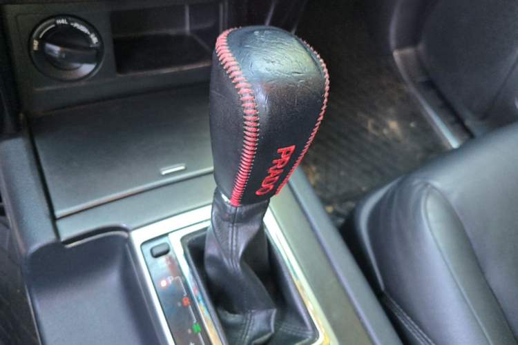 Used Toyota Prado 2016 2.7L Automatic Standard Edition Gear Lever
