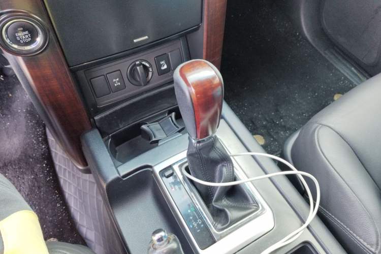 Used Toyota Prado 2016 3.5L Automatic TX-L Gear Lever