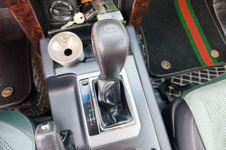 Used Toyota Prado 2016 2.7L Automatic Standard Edition Gear Lever
