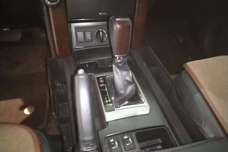 Used Toyota Prado 2016 3.5L Automatic TX-L Gear Lever