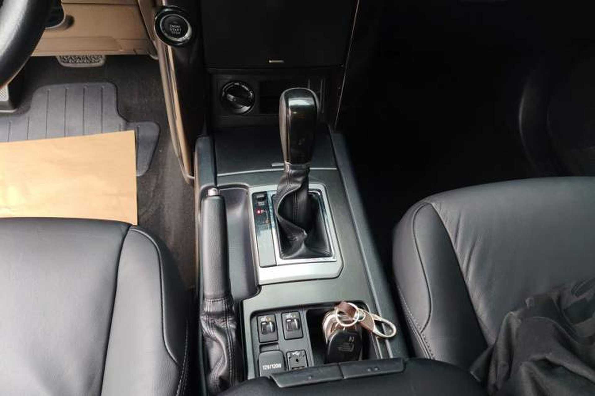 Used Toyota Prado 2016 2.7L Automatic Standard Edition Gear Lever