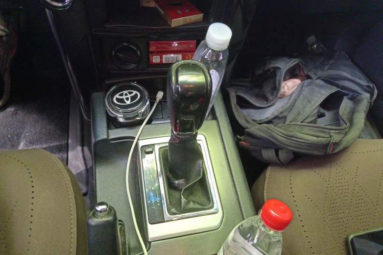 Used Toyota Prado 2016 2.7L Automatic Standard Edition Gear Lever