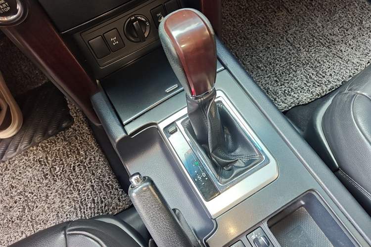 Used Toyota Prado 2016 3.5L Automatic TX-L Gear Lever