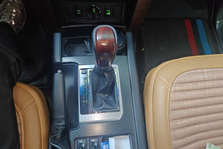 Used Toyota Prado 2016 3.5L Automatic TX-L Gear Lever