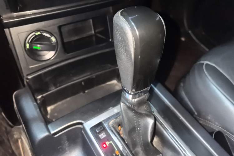 Used Toyota Prado 2016 2.7L Automatic Standard Edition Gear Lever