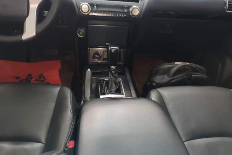 Used Toyota Prado 2016 2.7L Automatic Standard Edition Gear Lever