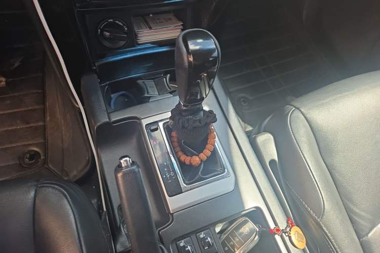Used Toyota Prado 2016 2.7L Automatic Standard Edition Gear Lever
