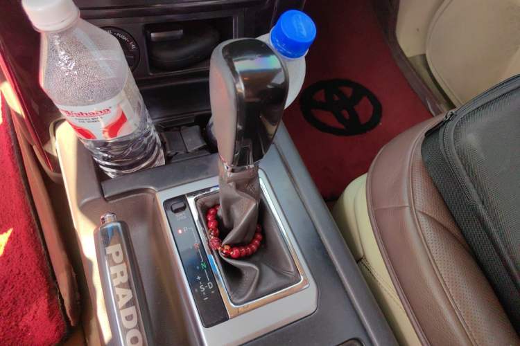 Used Toyota Prado 2016 2.7L Automatic Standard Edition Gear Lever