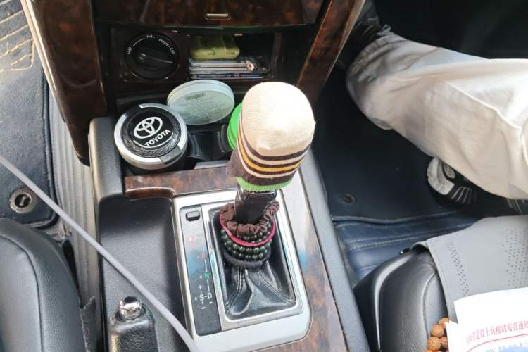 Used Toyota Prado 2016 2.7L Automatic Standard Edition Gear Lever
