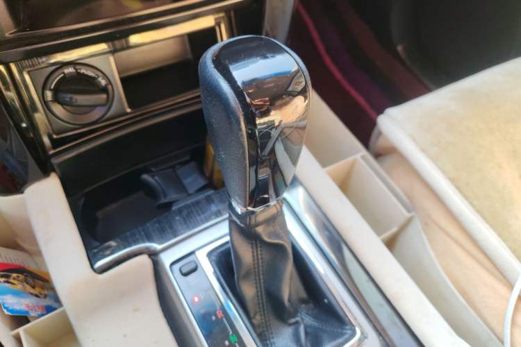 Used Toyota Prado 2016 2.7L Automatic Standard Edition Gear Lever
