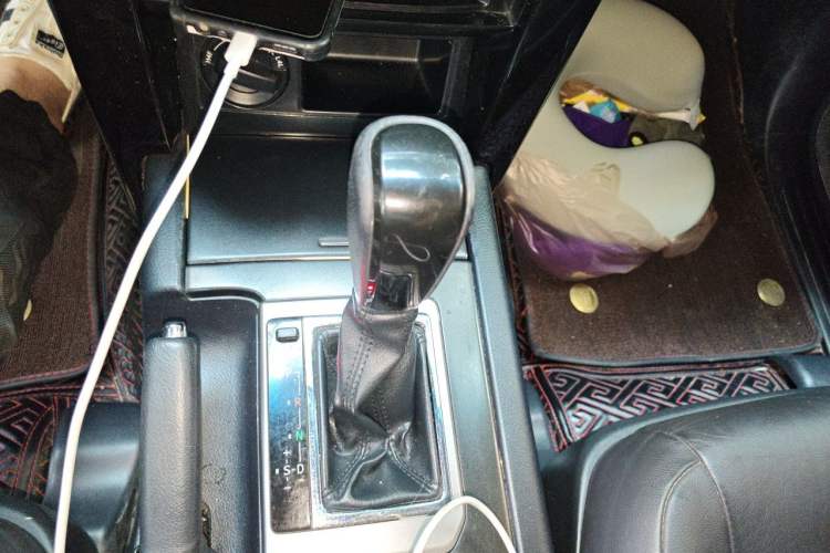 Used Toyota Prado 2016 2.7L Automatic Standard Edition Gear Lever