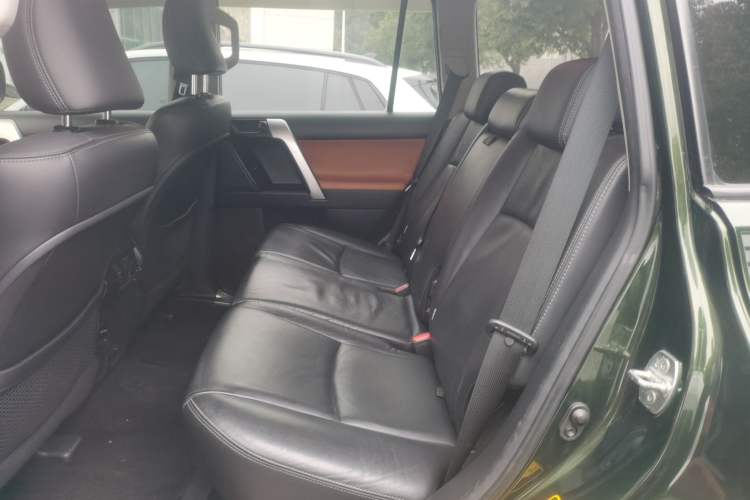 Used Toyota Prado 2016 2.7L Automatic Standard Edition Interior 4