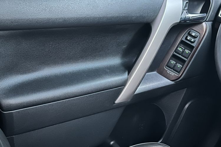 Used Toyota Prado 2016 2.7L Automatic Standard Edition Interior 5