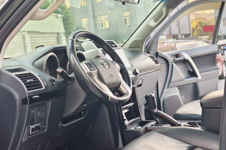 Used Toyota Prado 2016 2.7L Automatic Standard Edition Interior 5
