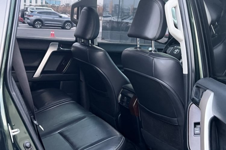 Used Toyota Prado 2016 2.7L Automatic Standard Edition Interior 9