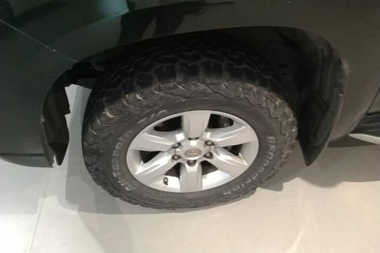 Used Toyota Prado 2016 3.5L Automatic TX-L Left Front Wheel Hub