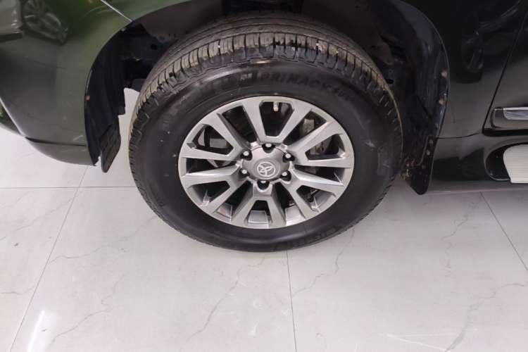Used Toyota Prado 2016 2.7L Automatic Standard Edition Left Front Wheel Hub