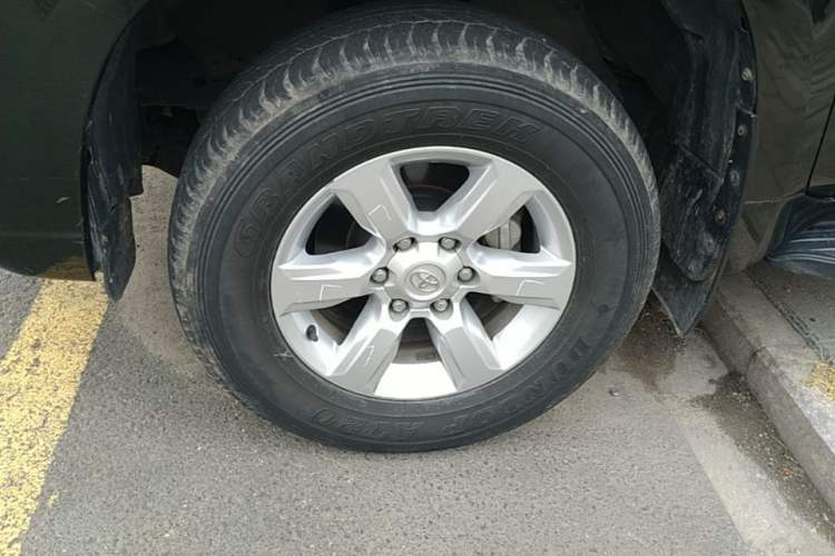 Used Toyota Prado 2016 2.7L Automatic Standard Edition Left Front Wheel Hub