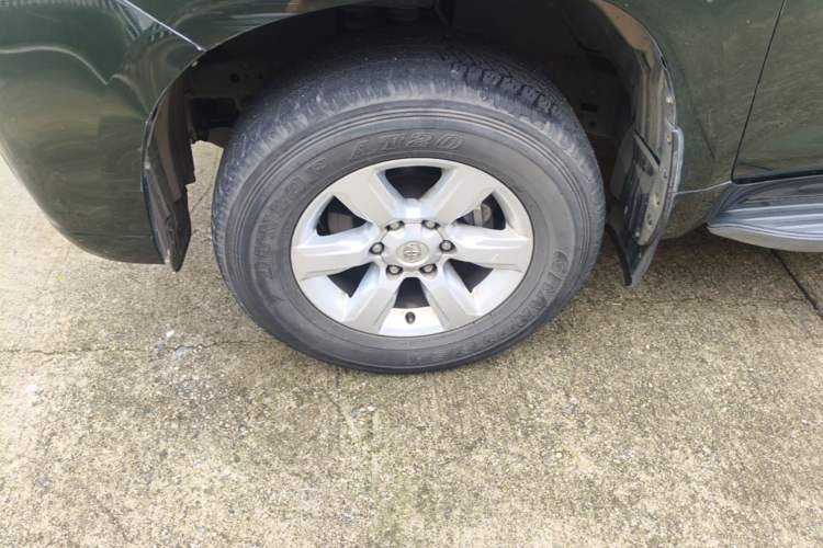 Used Toyota Prado 2016 2.7L Automatic Standard Edition Left Front Wheel Hub