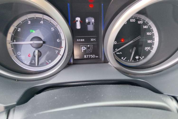 Used Toyota Prado 2016 3.5L Automatic TX-L Odometer Close Up