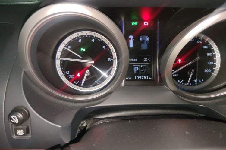 Used Toyota Prado 2016 3.5L Automatic TX-L Odometer Close Up