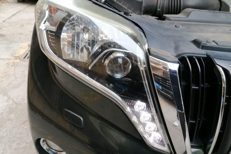 Used Toyota Prado 2016 3.5L Automatic TX-L Right Front Headlight
