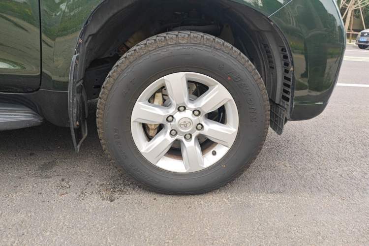 Used Toyota Prado 2016 2.7L Automatic Standard Edition Right Front Wheel Hub