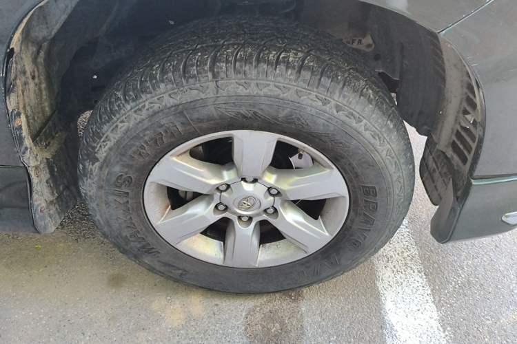 Used Toyota Prado 2016 2.7L Automatic Standard Edition Right Front Wheel Hub