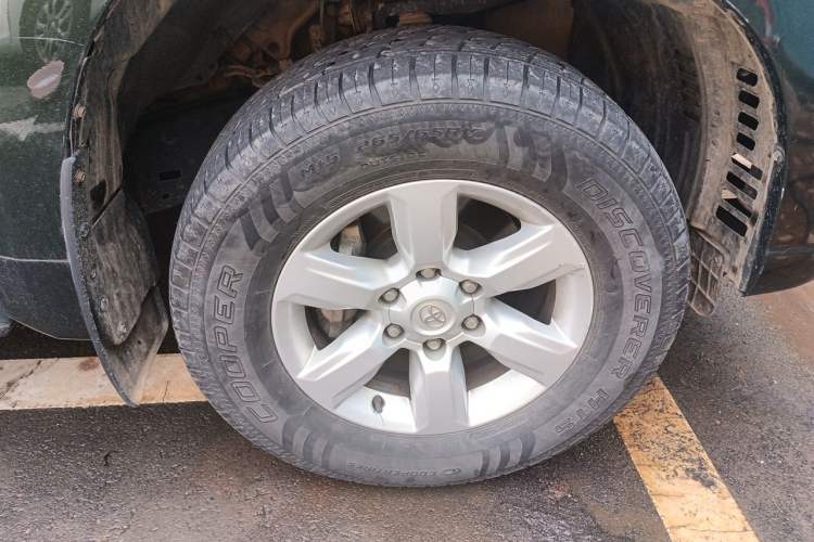 Used Toyota Prado 2016 2.7L Automatic Standard Edition Right Front Wheel Hub