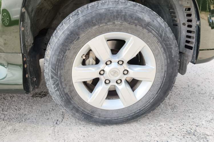 Used Toyota Prado 2016 2.7L Automatic Standard Edition Right Front Wheel Hub