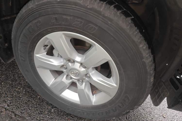 Used Toyota Prado 2016 2.7L Automatic Luxury Edition Right Front Wheel Hub