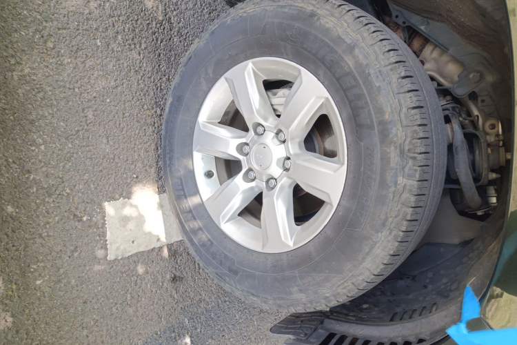 Used Toyota Prado 2016 2.7L Automatic Standard Edition Right Front Wheel Hub
