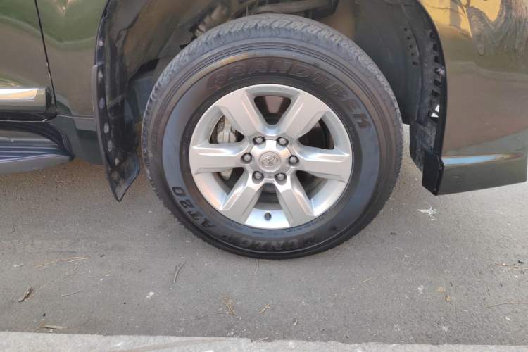 Used Toyota Prado 2016 2.7L Automatic Standard Edition Right Front Wheel Hub