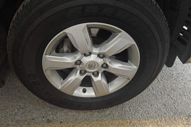 Used Toyota Prado 2016 3.5L Automatic TX-L Right Front Wheel Hub