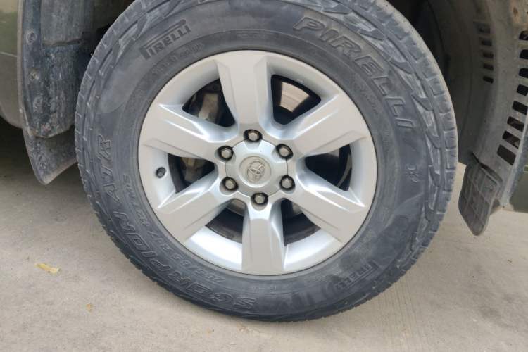 Used Toyota Prado 2016 2.7L Automatic Standard Edition Right Front Wheel Hub