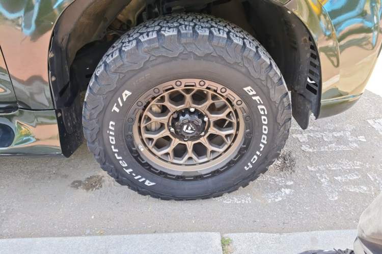 Used Toyota Prado 2016 2.7L Automatic Standard Edition Right Front Wheel Hub