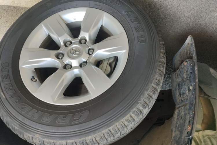 Used Toyota Prado 2016 3.5L Automatic TX-L Right Front Wheel Hub
