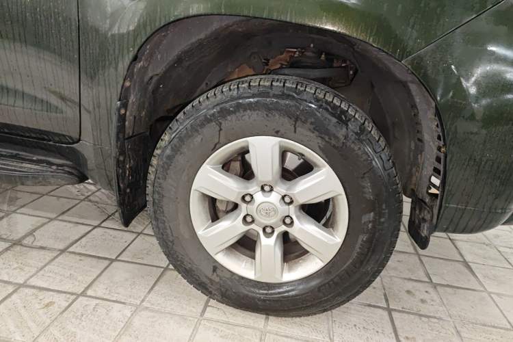 Used Toyota Prado 2016 2.7L Automatic Standard Edition Right Front Wheel Hub