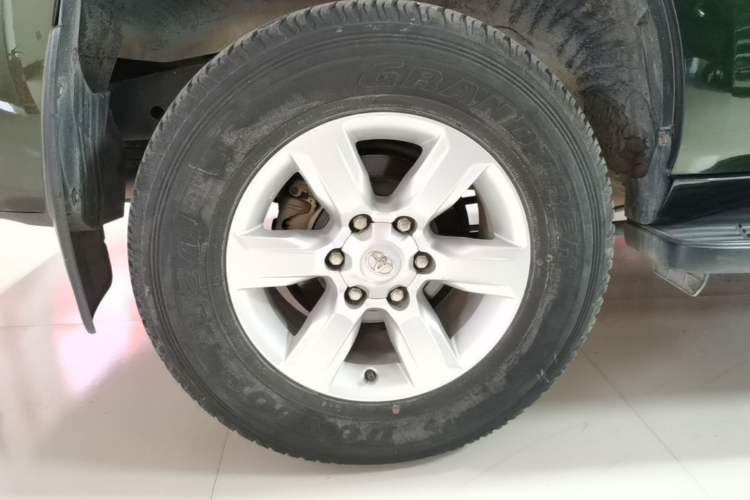 Used Toyota Prado 2016 2.7L Automatic Standard Edition Right Rear Wheel Hub