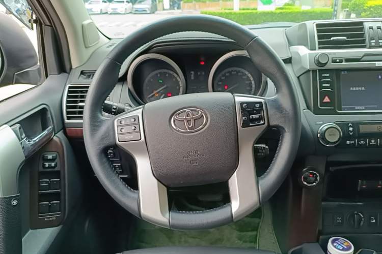 Used Toyota Prado 2016 3.5L Automatic TX-L Steering Wheel